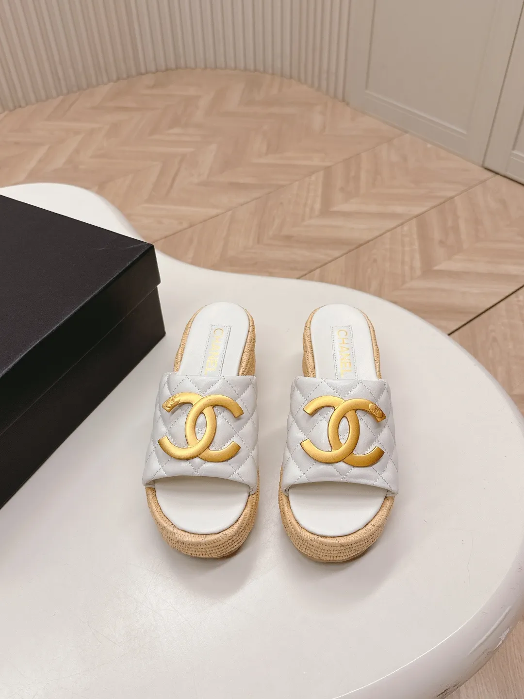 👟👟Ex-factory price 560👟👟 CHANEL Chanel 2025 new sandals and slippers series classic series every style is great rhombus platform sandals and slippers elegant and noble comfortable and versatile upper: sheepskin foot pad: sheepskin sole: rubber outsole size: 35-40